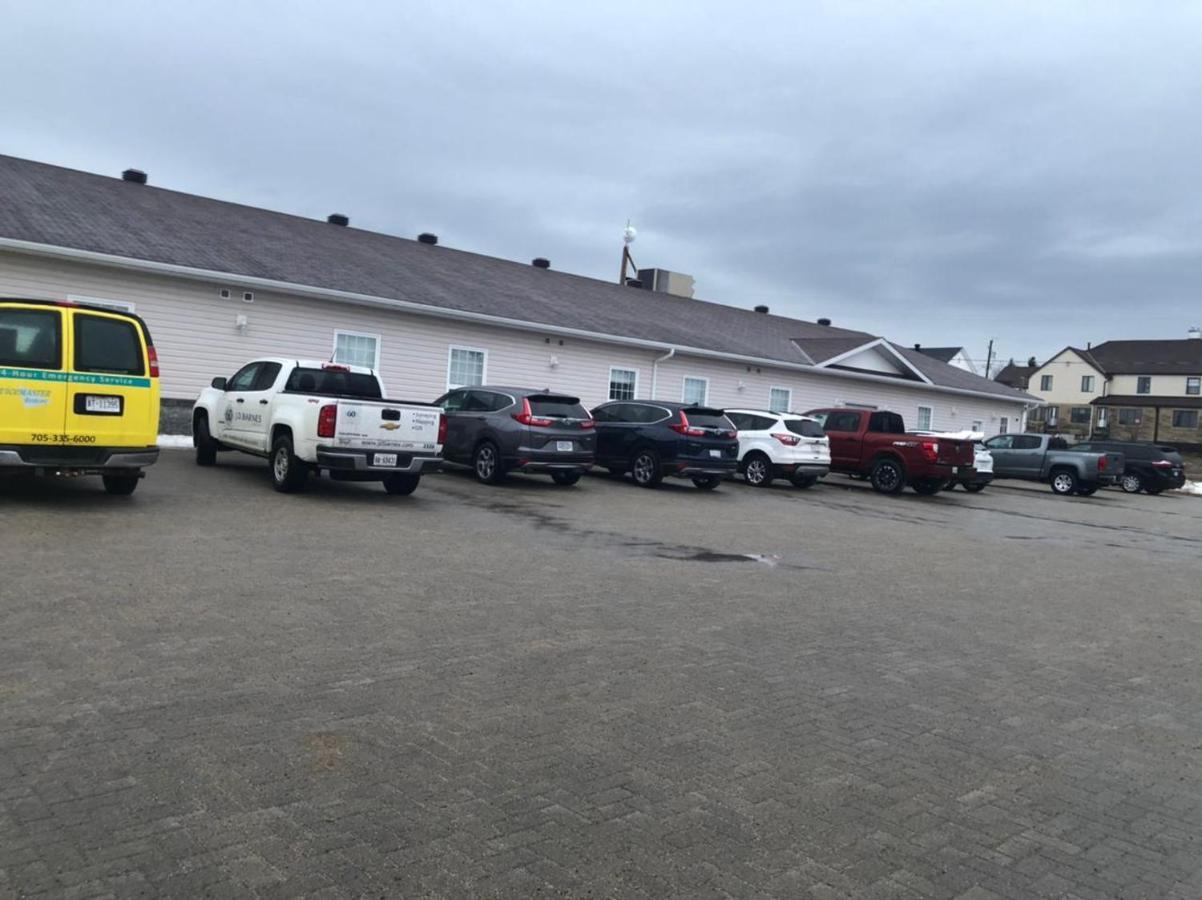 Auberge Macdonald Guest Inn Iroquois Falls Eksteriør bilde