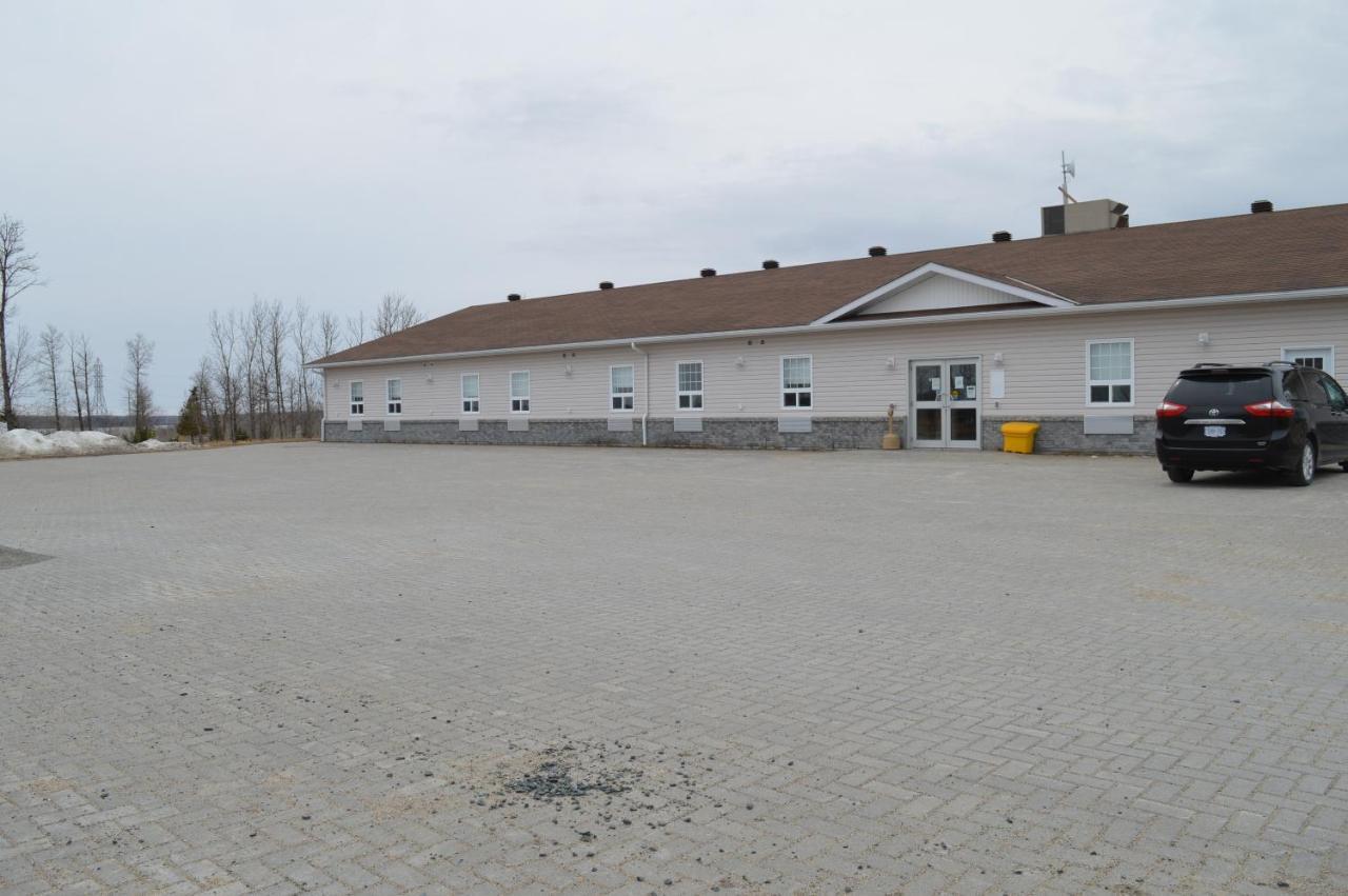 Auberge Macdonald Guest Inn Iroquois Falls Eksteriør bilde
