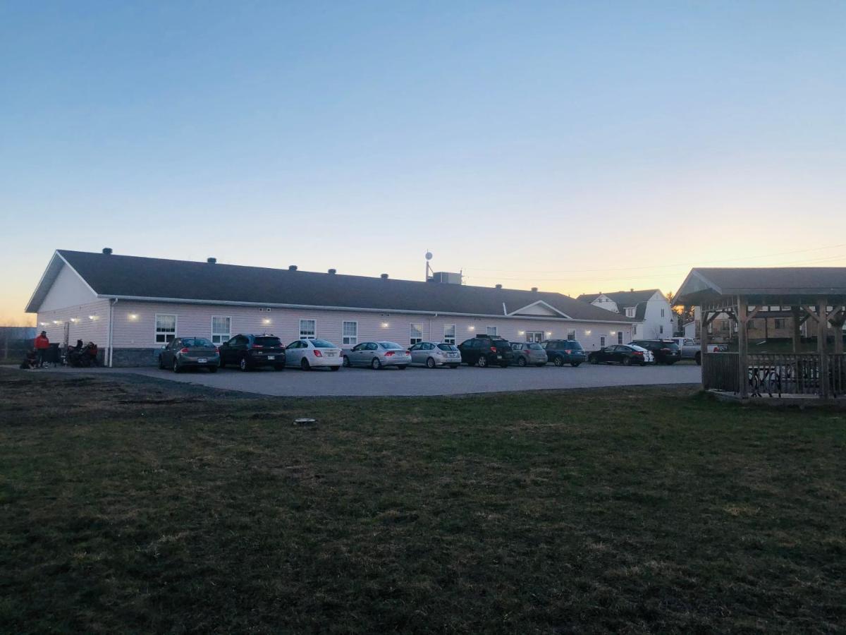 Auberge Macdonald Guest Inn Iroquois Falls Eksteriør bilde